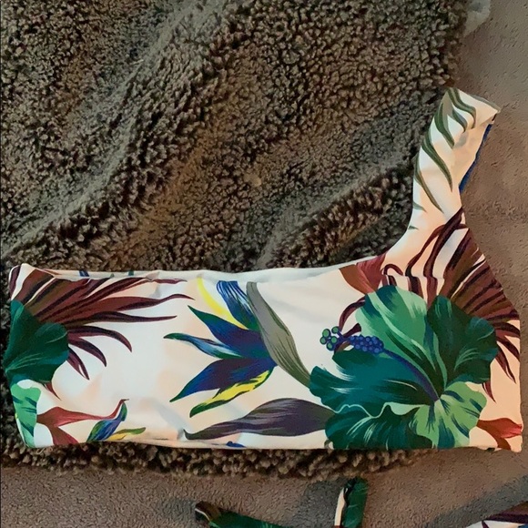 Haute bikini - Picture 3 of 7